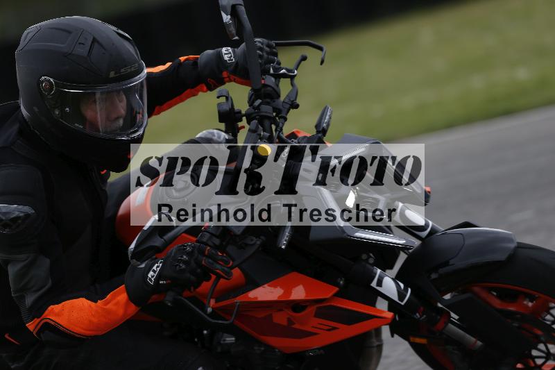 Archiv-2025/10 23.04.2025 Cornu Master School ADR/rot-rouge/20